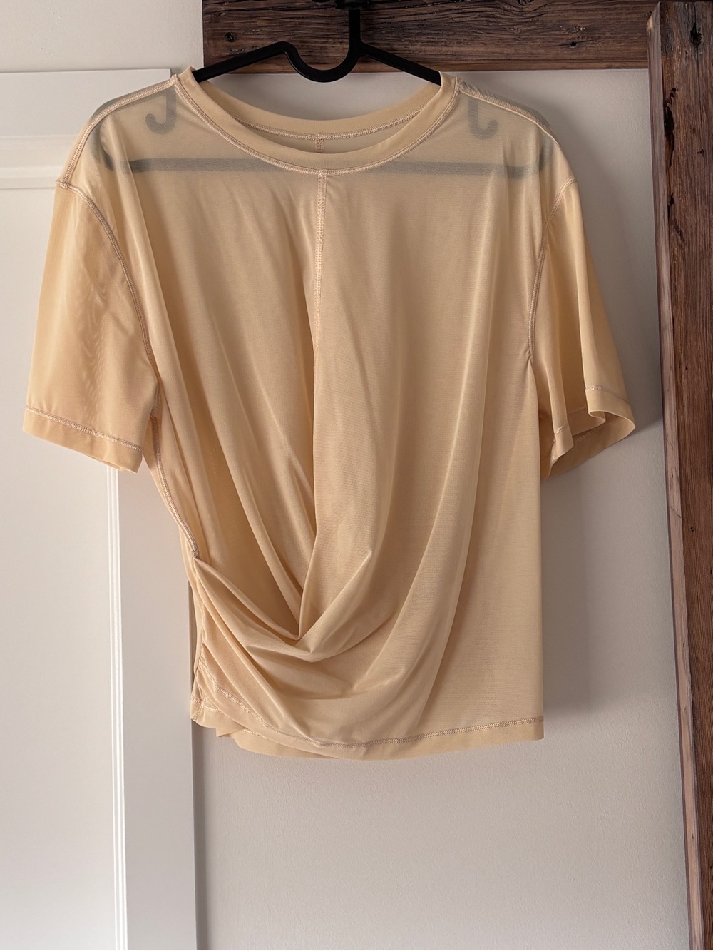 LULULEMON - Lightweight Mesh Reversible
Yoga Tee PSCO 6 - prosecco